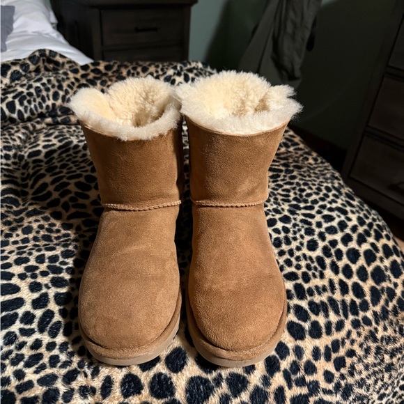 Ugg Bailey bow size 7 - Picture 3 of 5